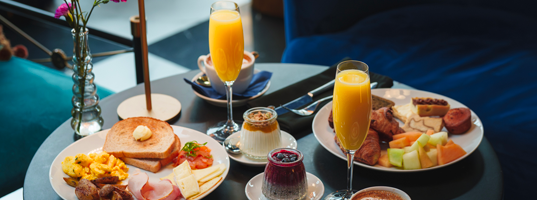 Déjeuner au Bijou | Breakfast at Le BIjou | Déjeuner continental | Buffet Breakfast | Luxury